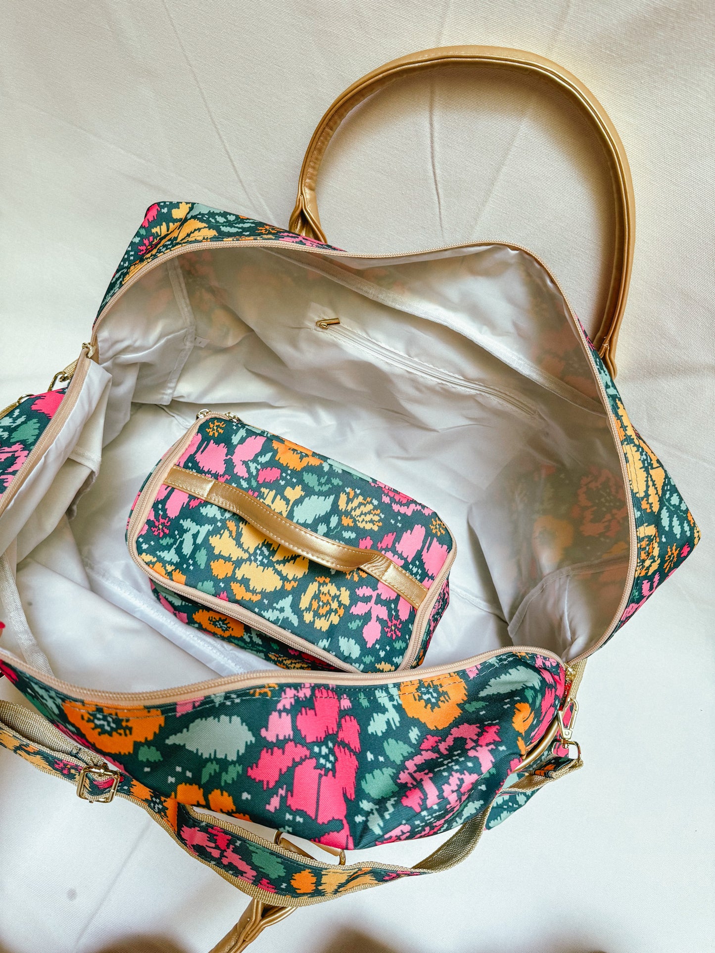 Bloom There It Is Weekender + Cosemetic Set