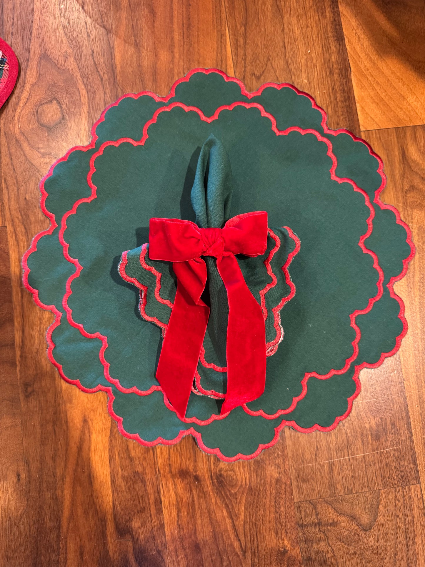 Green Scalloped Placemat