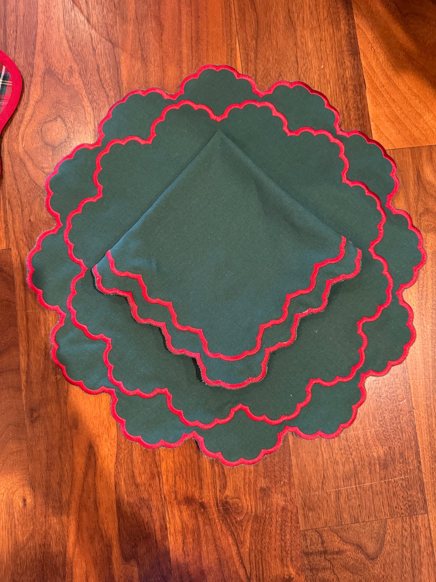 Green Scalloped Placemat
